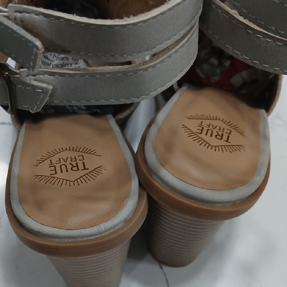 Women's Gray Perforated Heeled Sandals By True Craft, New Without Tags Or Box, - Picture 2 of 6